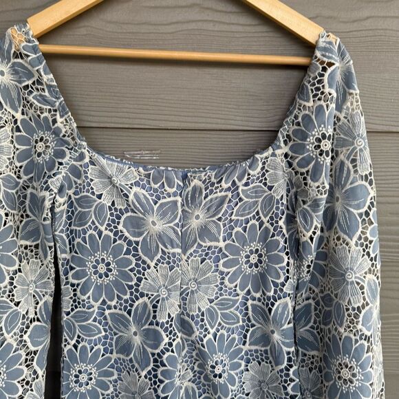 Storia lace Floral bell sleeve dress - Picture 9 of 9